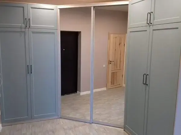 Шкаф угловой с зеркальными дверьми 092 фото №1 Шкаф угловой с зеркальными дверьми 092 shkaf-092 - фото 1