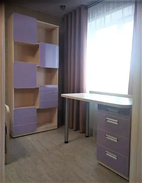 Шкаф и стол фото №1 Шкаф и стол - 040 detskaya-040 - фото 1