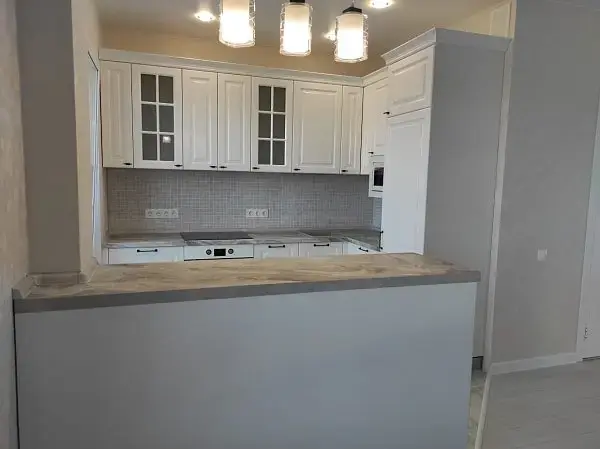 Белая кухня 385 фото №1 Белая кухня с барной стойкой - фото 1