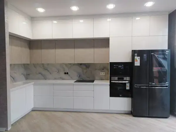 Угловая белая кухня 323 фото №1 Угловая белая кухня 323 на заказ - фото 1