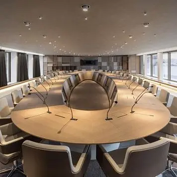 Стол с креслами для переговорных Стол с креслами для переговорных mebel-dlya-peregovornykh-12