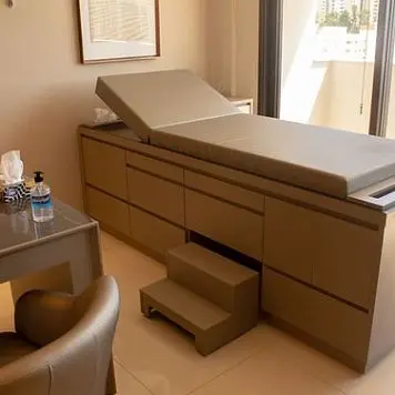 Коричневая кушетка Коричневая кушетка shkafy-2