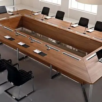 Стильный стол для переговорной Стильный стол для переговорной mebel-dlya-peregovornykh-5