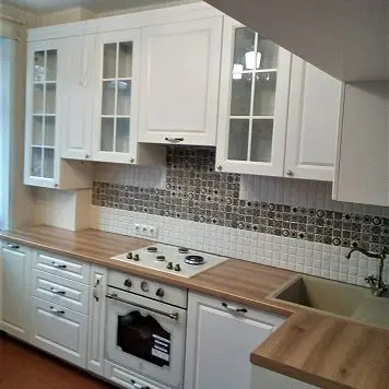 Белый кухонный гарнитур 228 Белый кухонный гарнитур с подвесными шкафами фото №1